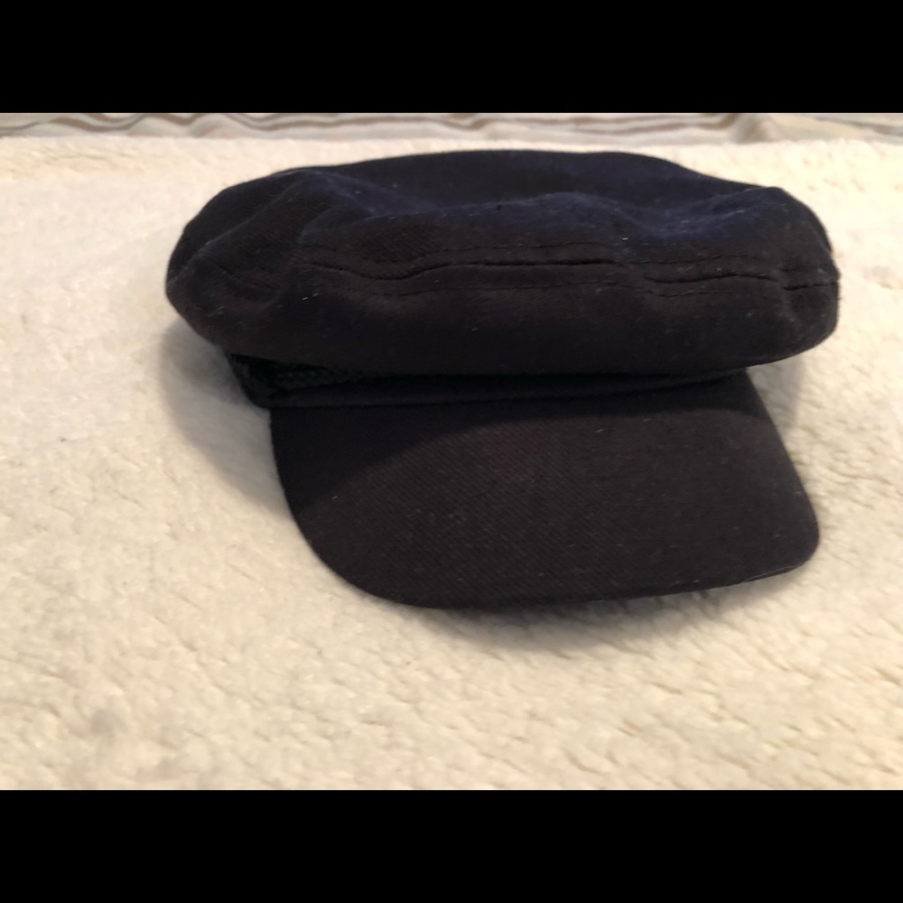 Black cabby hat